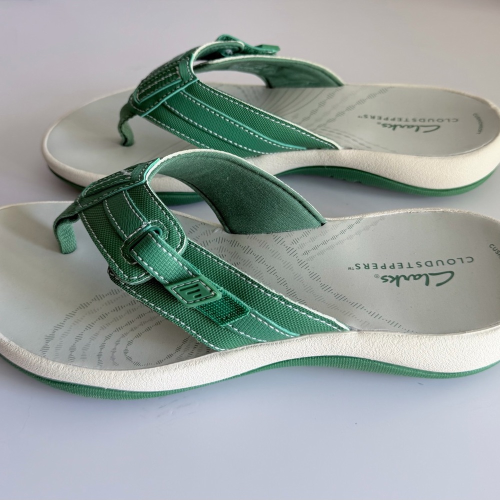 Clarks Green Canvas Strap Flip Flops - Picture 3 of 7
